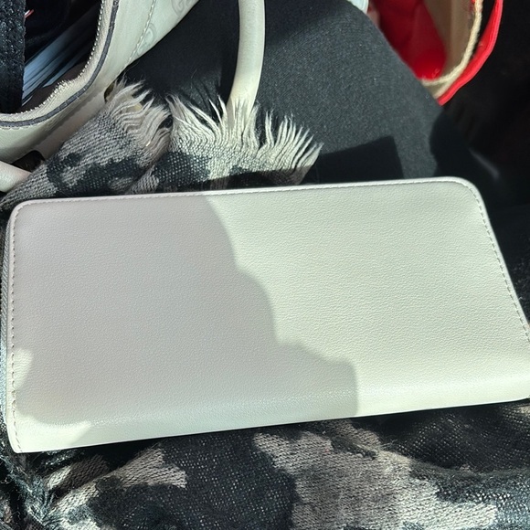 Love Moschino Cream Gold Long Wallet - Picture 3 of 8